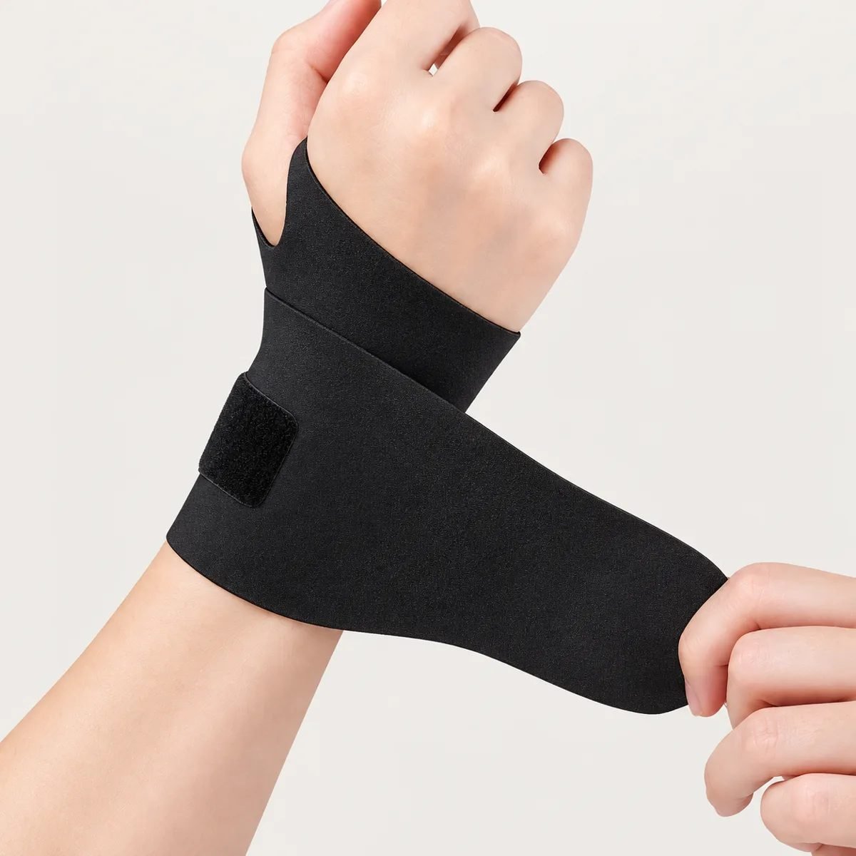 Adjustable wrist brace